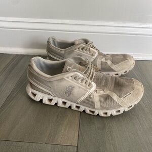 Men’s worn on cloud shoes size 10.5